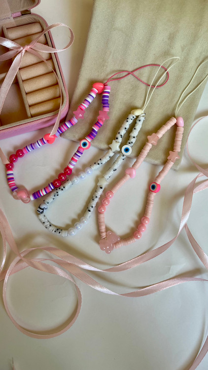 آویز گوشی پاستلی دخترانه مدل فیمو