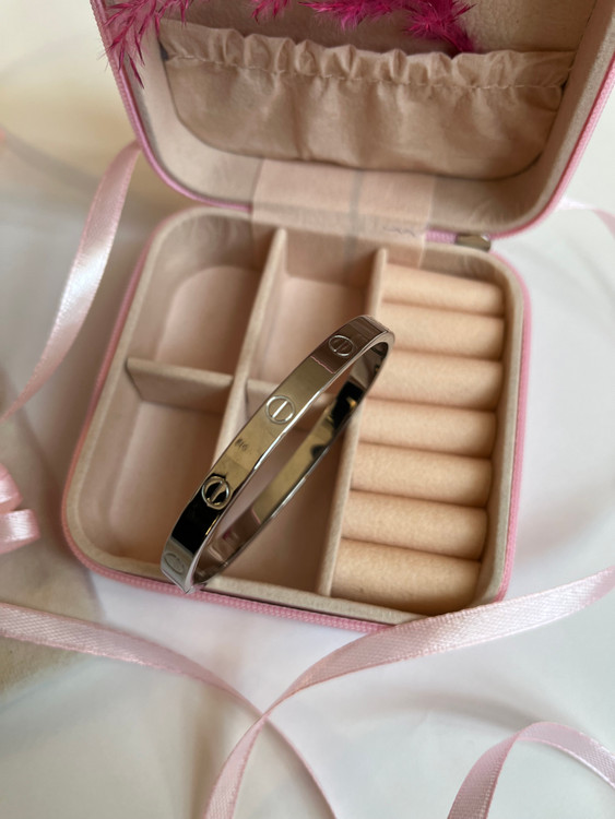 بنگل و انگشتر رنگ ثابت کارتیر