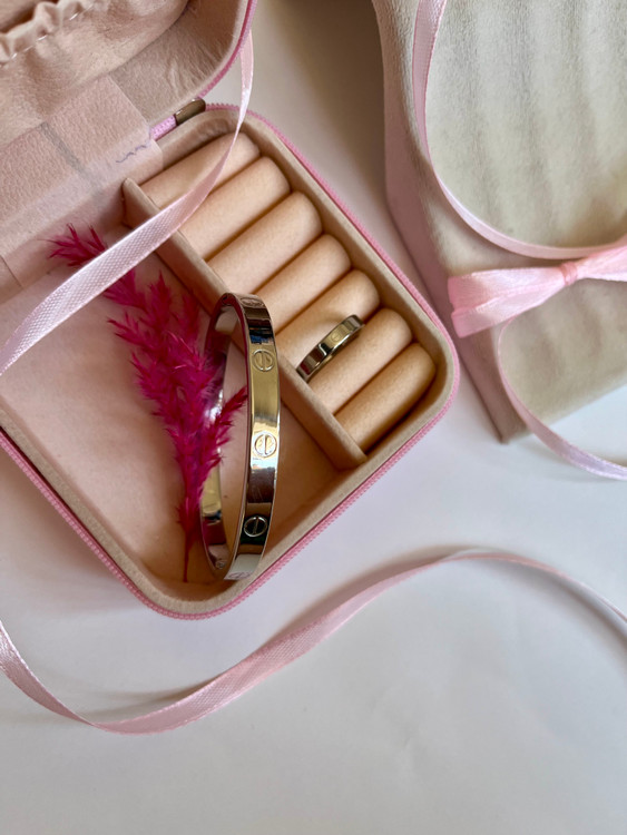 بنگل زنانه کارتیر رنگ ثابت و فری سایز