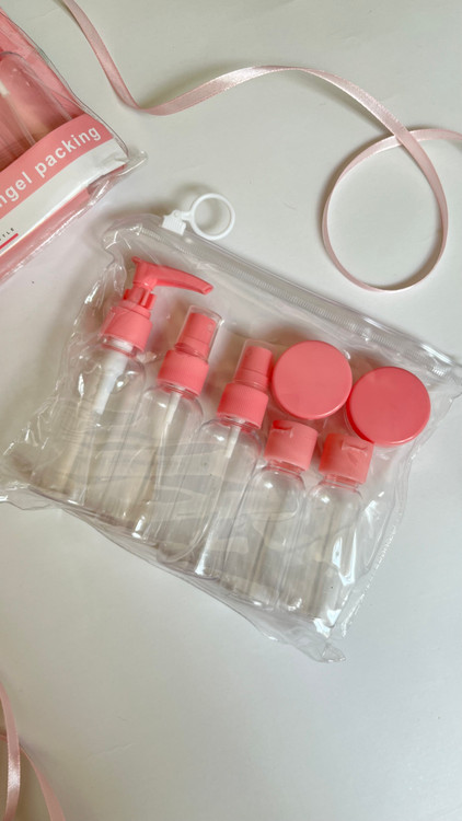 ست مسافرتی آرایشی و بهداشتی صورتی