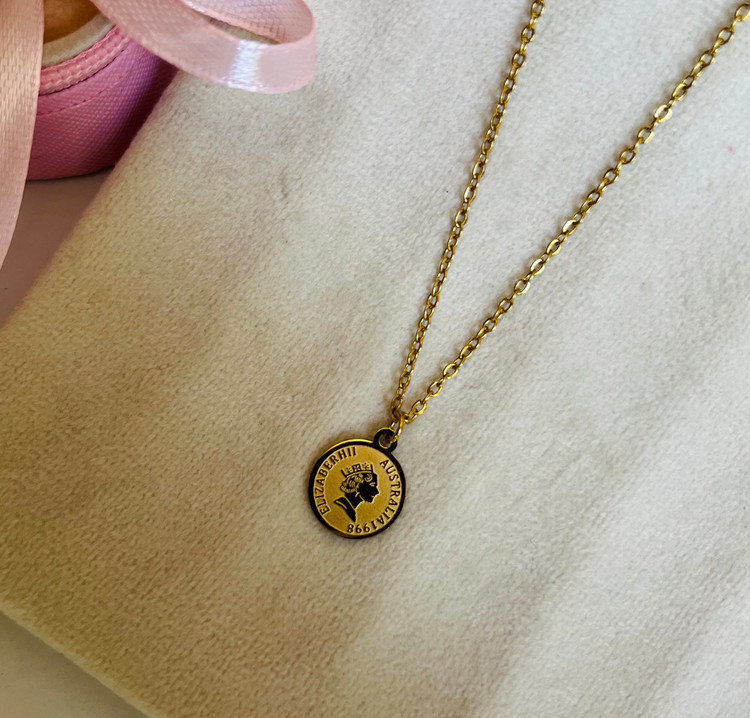 گردنبند زنانه الیزابت رنگ طلایی