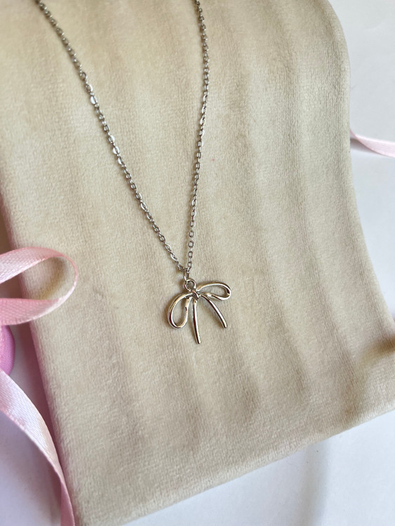 گردنبند دخترانه مدل پاپیون