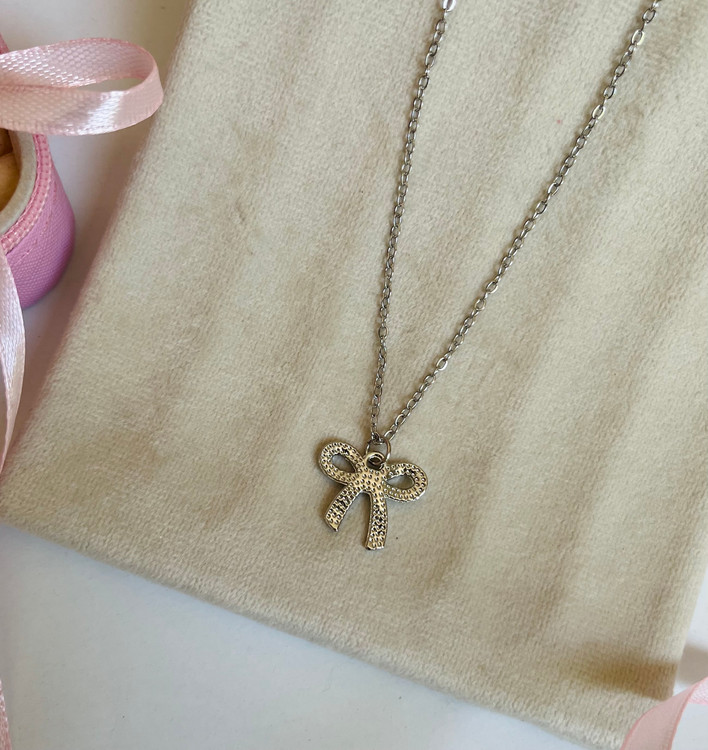 گردنبند دخترانه مدل پاپیون