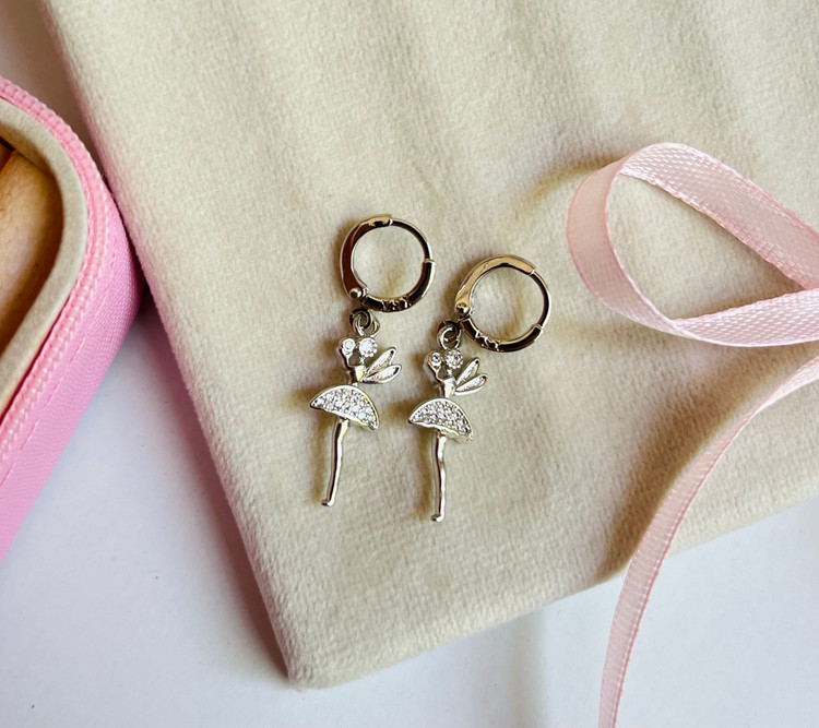 گوشواره زنانه مینیمال مدل دختر فرشته رنگ ثابت