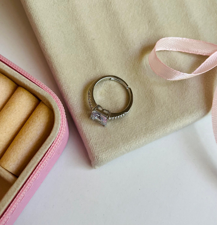 انگشتر زنانه جواهری مدل تک نگین فری سایز