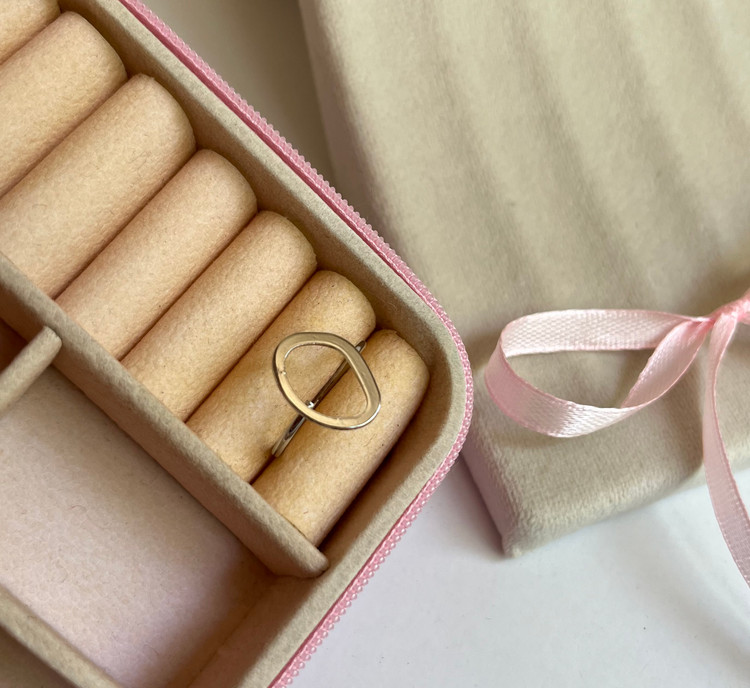 انگشتر زنانه مینیمال مدل دفرمه