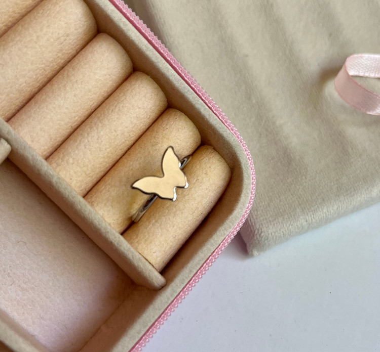 انگشتر پروانه رنگ نقره ای