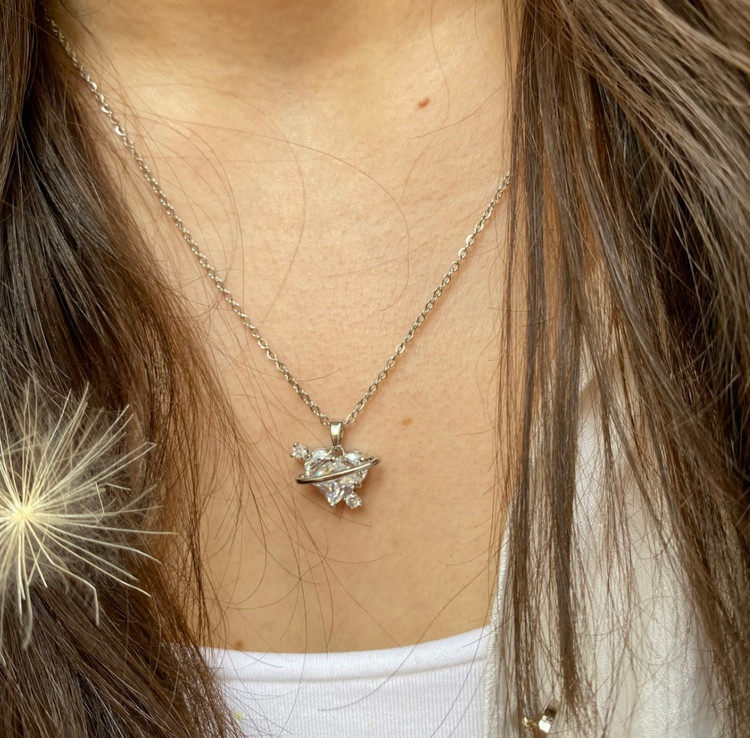 گردنبند زنانه جواهری مدل قلب نگین مخراج رنگ ثابت