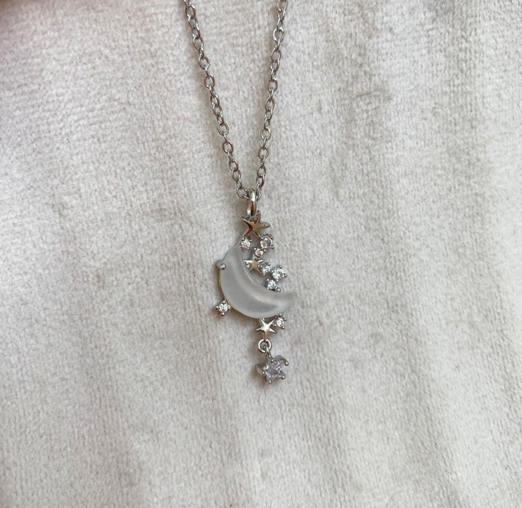 گردنبند زنانه جواهری مدل ماه نگین مخراج رنگ ثابت