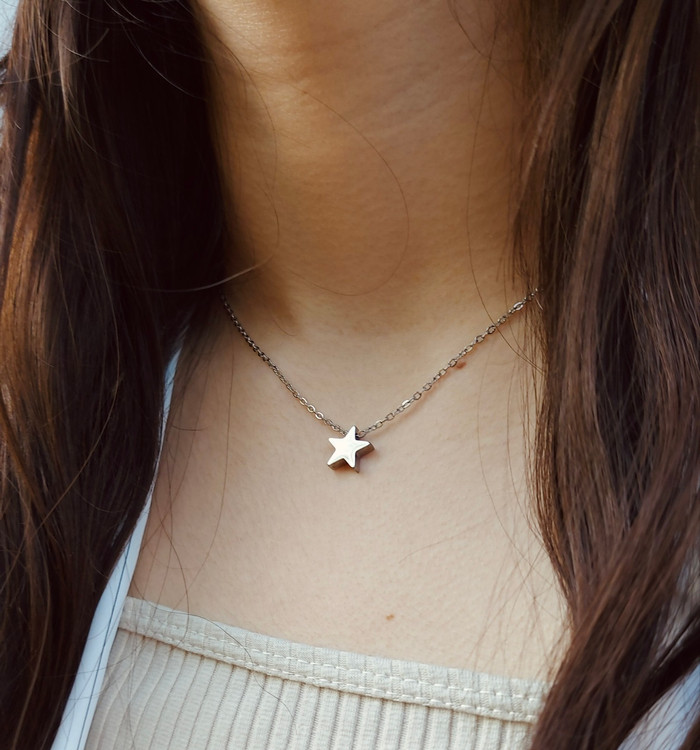 گردنبند زنانه استیل مدل ستاره سه بعدی رنگ ثابت