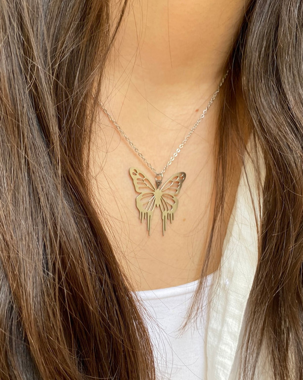 گردنبند زنانه استیل مدل پروانه بال دار رنگ ثابت