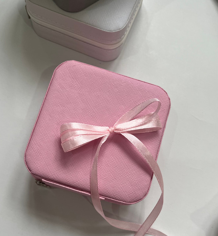 جعبه جواهرات پینترستی در رنگ های پاستلی