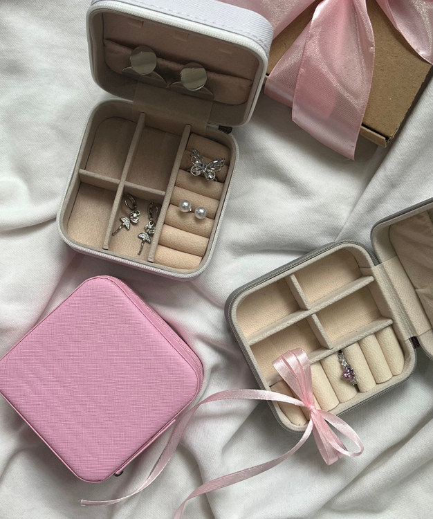 جعبه جواهرات پینترستی در رنگ های پاستلی