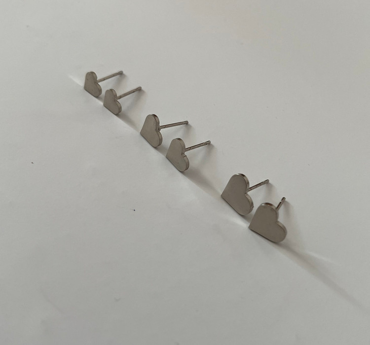 گوشواره مینیمال دخترانه مدل قلب استیل رنگ ثابت