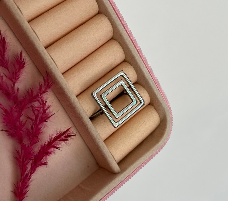 انگشتر زنانه مینیمال مدل مربع استیل رنگ ثابت