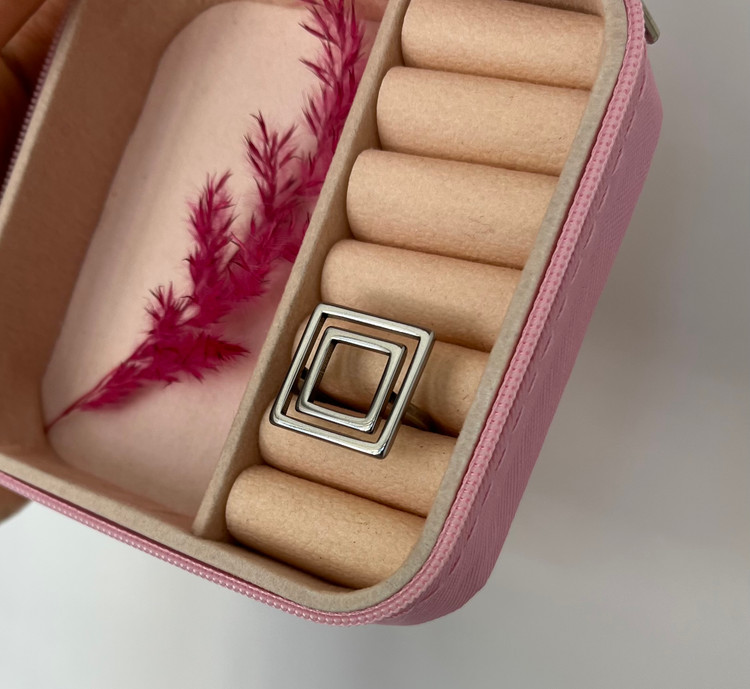 انگشتر زنانه مینیمال مدل مربع استیل رنگ ثابت